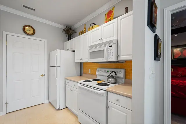 1106 Prescott Pl gallery image 21