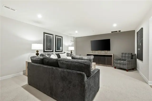 111 Breckenridge Court gallery image 3