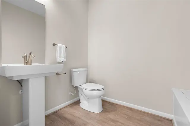 111 Continental Ln gallery image 9