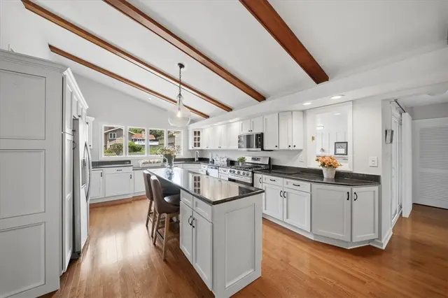 111 Doray Dr gallery image 4