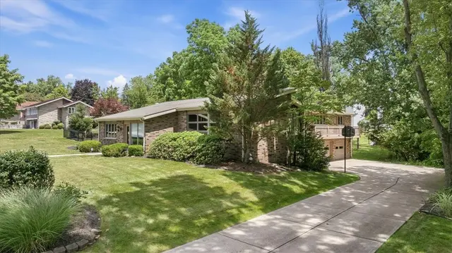 111 Doray Dr gallery image 18