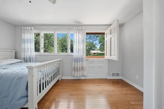 111 Doray Dr gallery image 19