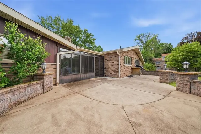 111 Doray Dr gallery image 24