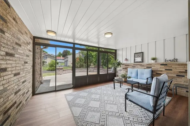 111 Doray Dr gallery image 29