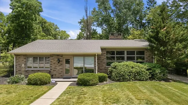 111 Doray Dr