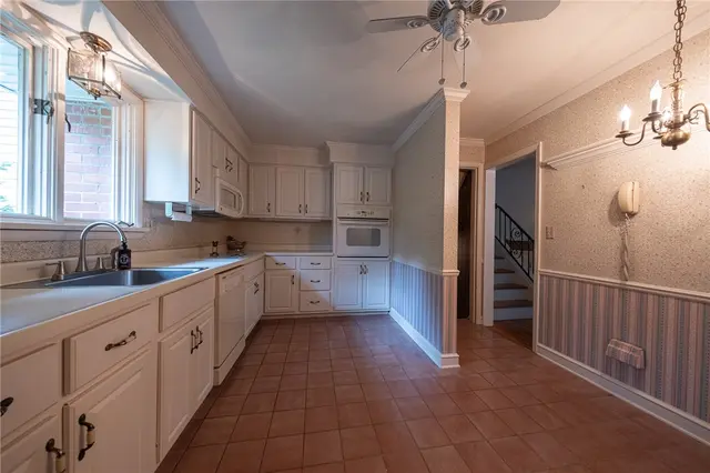 111 Ennerdale Ln gallery image 6