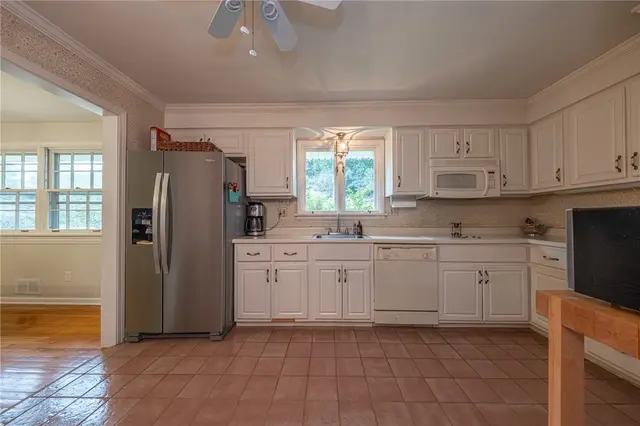 111 Ennerdale Ln gallery image 18