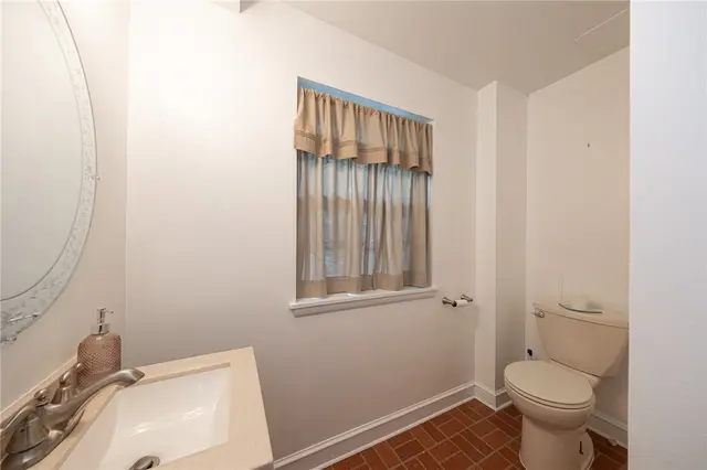 111 Ennerdale Ln gallery image 35