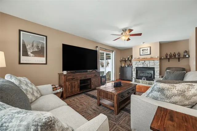 111 Greenhill Rd gallery image 3