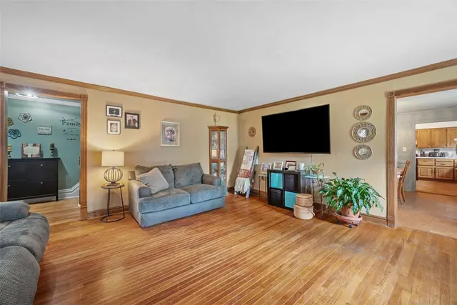 111 Hillcrest Dr gallery image 33