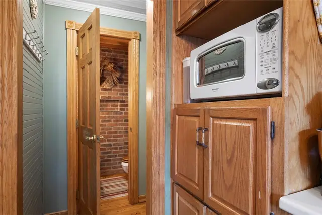 111 Hillcrest Dr gallery image 37