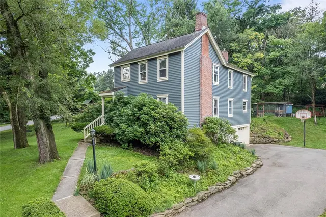 111 Hillcrest Dr gallery image 40