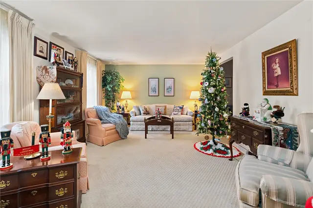 111 N Harleston Dr gallery image 9