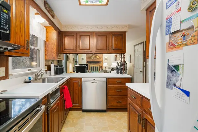 111 N Harleston Dr gallery image 30