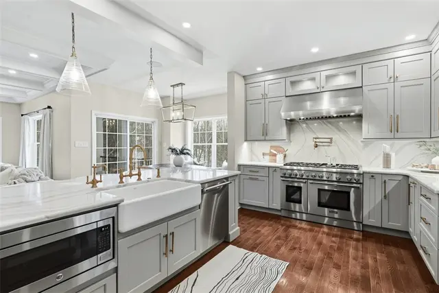 111 Stillwater Ln gallery image 3