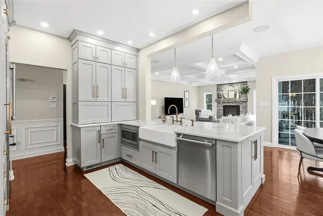 111 Stillwater Ln gallery image 8