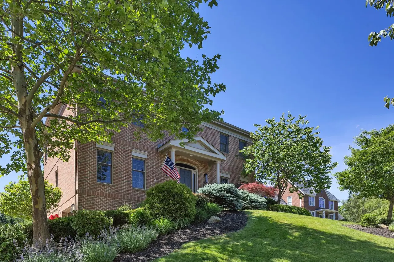 112 Middleground Place