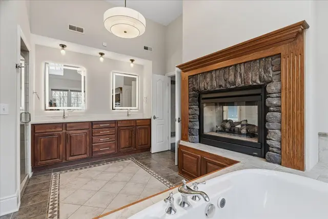 112 Mirage DRIVE gallery image 24