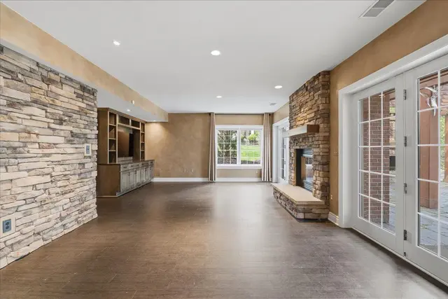 112 Mirage DRIVE gallery image 40