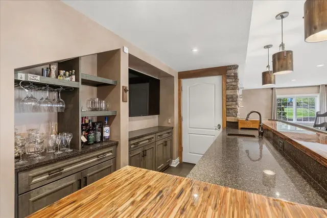 112 Mirage DRIVE gallery image 42