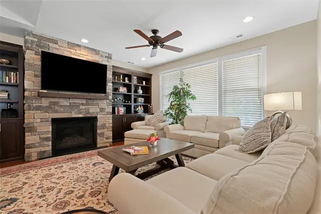 112 Old Glory Ln gallery image 23
