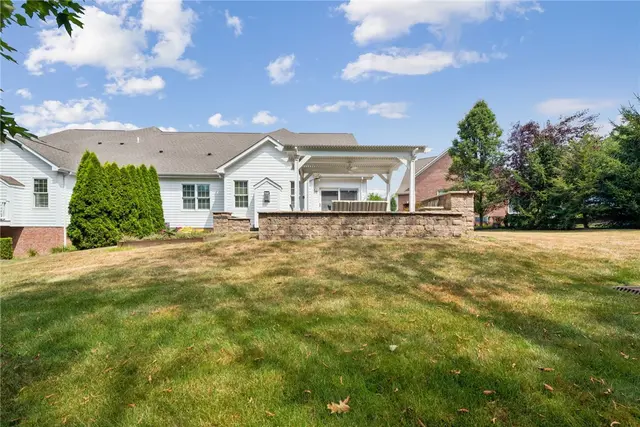 112 Redmond Ct gallery image 5