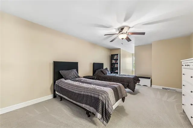 112 Redmond Ct gallery image 8