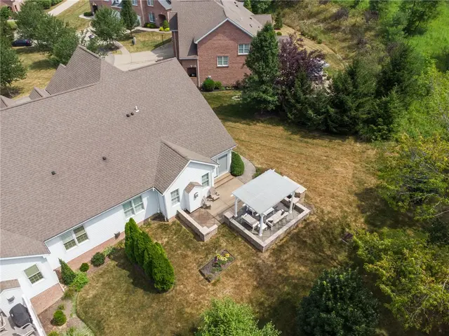 112 Redmond Ct gallery image 9