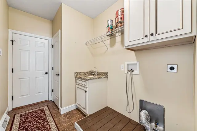 112 Redmond Ct gallery image 10