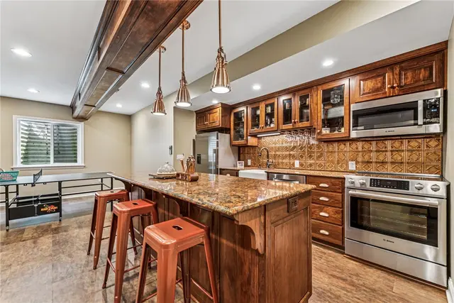 112 Redmond Ct gallery image 12