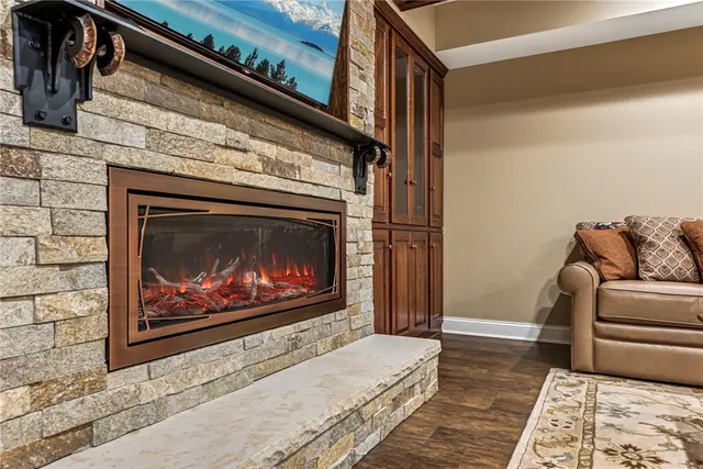 112 Redmond Ct gallery image 16