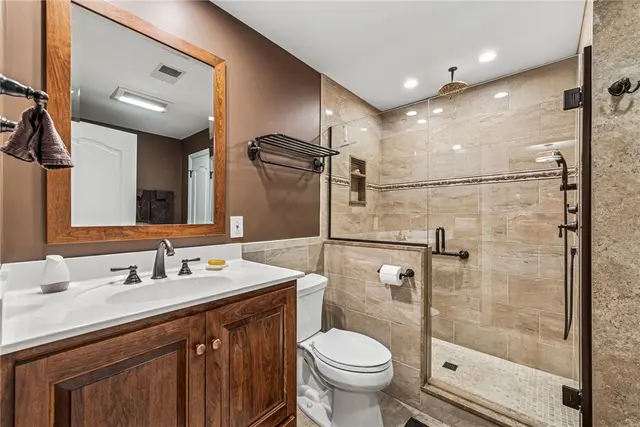 112 Redmond Ct gallery image 33