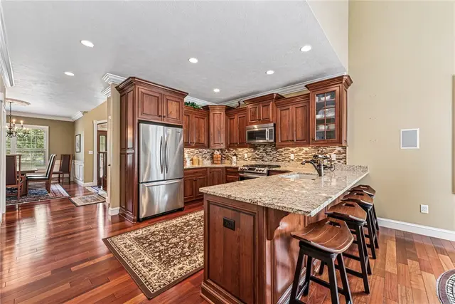 112 Redmond Ct gallery image 34