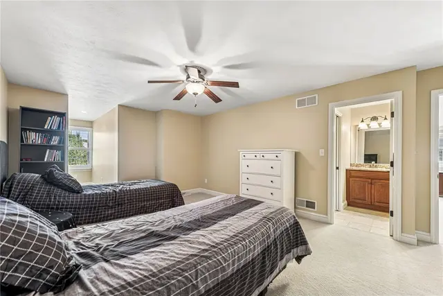 112 Redmond Ct gallery image 35