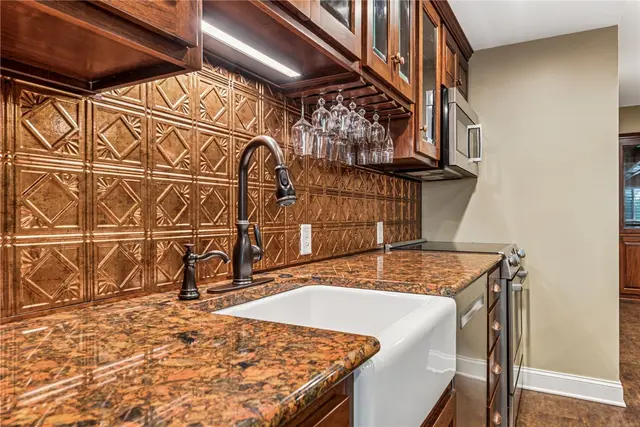 112 Redmond Ct gallery image 37