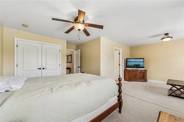 112 Redmond Ct gallery image 40