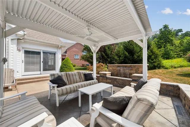 112 Redmond Ct gallery image 42