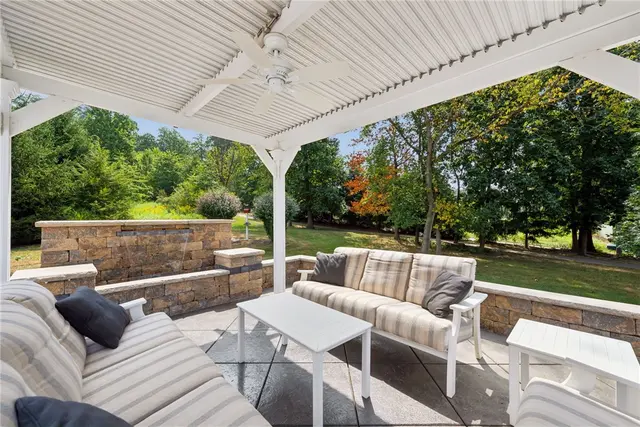 112 Redmond Ct gallery image 46