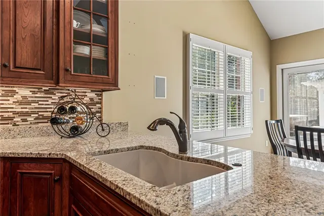 112 Redmond Ct gallery image 48