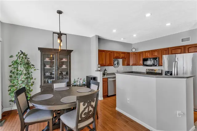 112 Southern Valley Ct gallery image 12