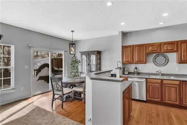 112 Southern Valley Ct gallery image 13