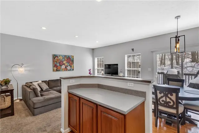 112 Southern Valley Ct gallery image 14