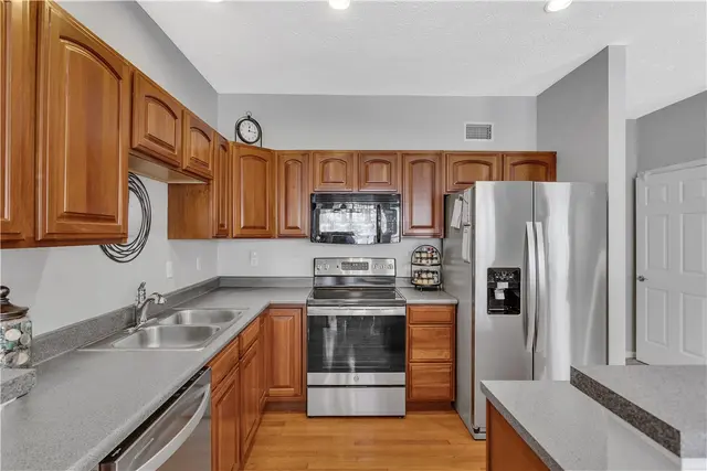 112 Southern Valley Ct gallery image 21