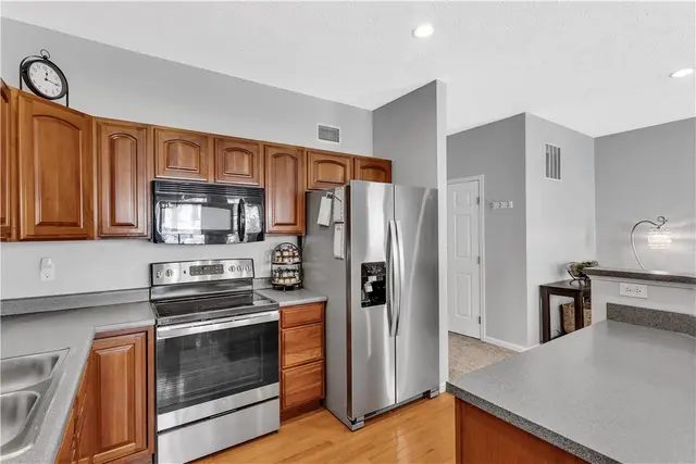 112 Southern Valley Ct gallery image 22