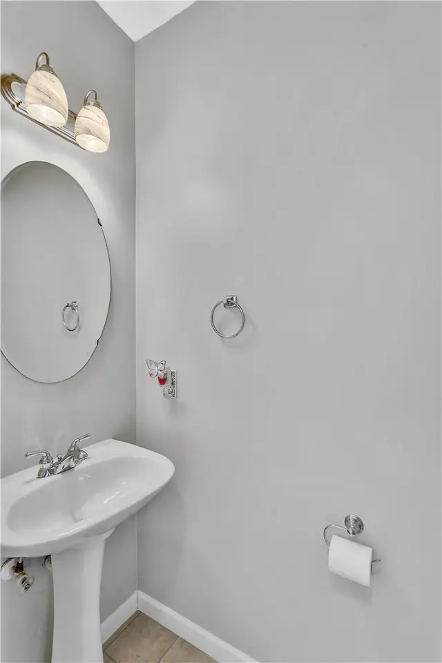 112 Southern Valley Ct gallery image 23