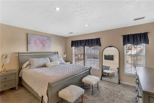 112 Southern Valley Ct gallery image 24