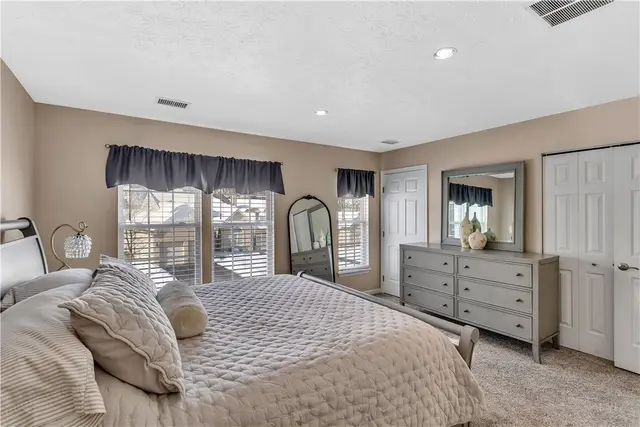 112 Southern Valley Ct gallery image 25