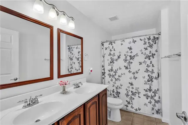 112 Southern Valley Ct gallery image 27