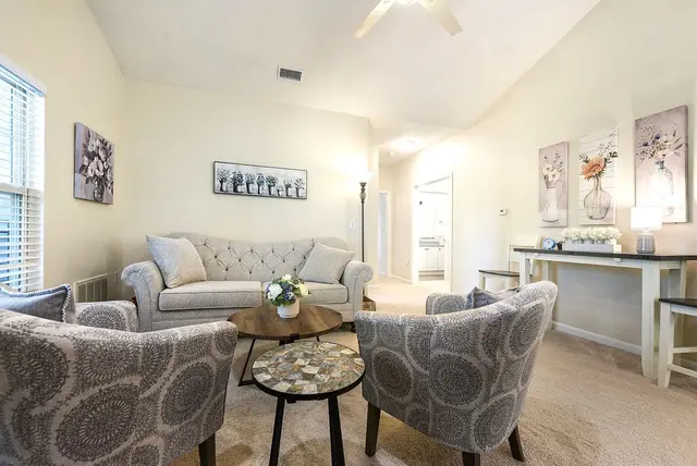 1127 Prescott Pl gallery image 31