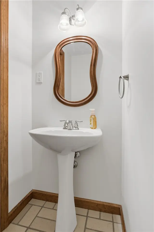 1129 King George Court gallery image 6